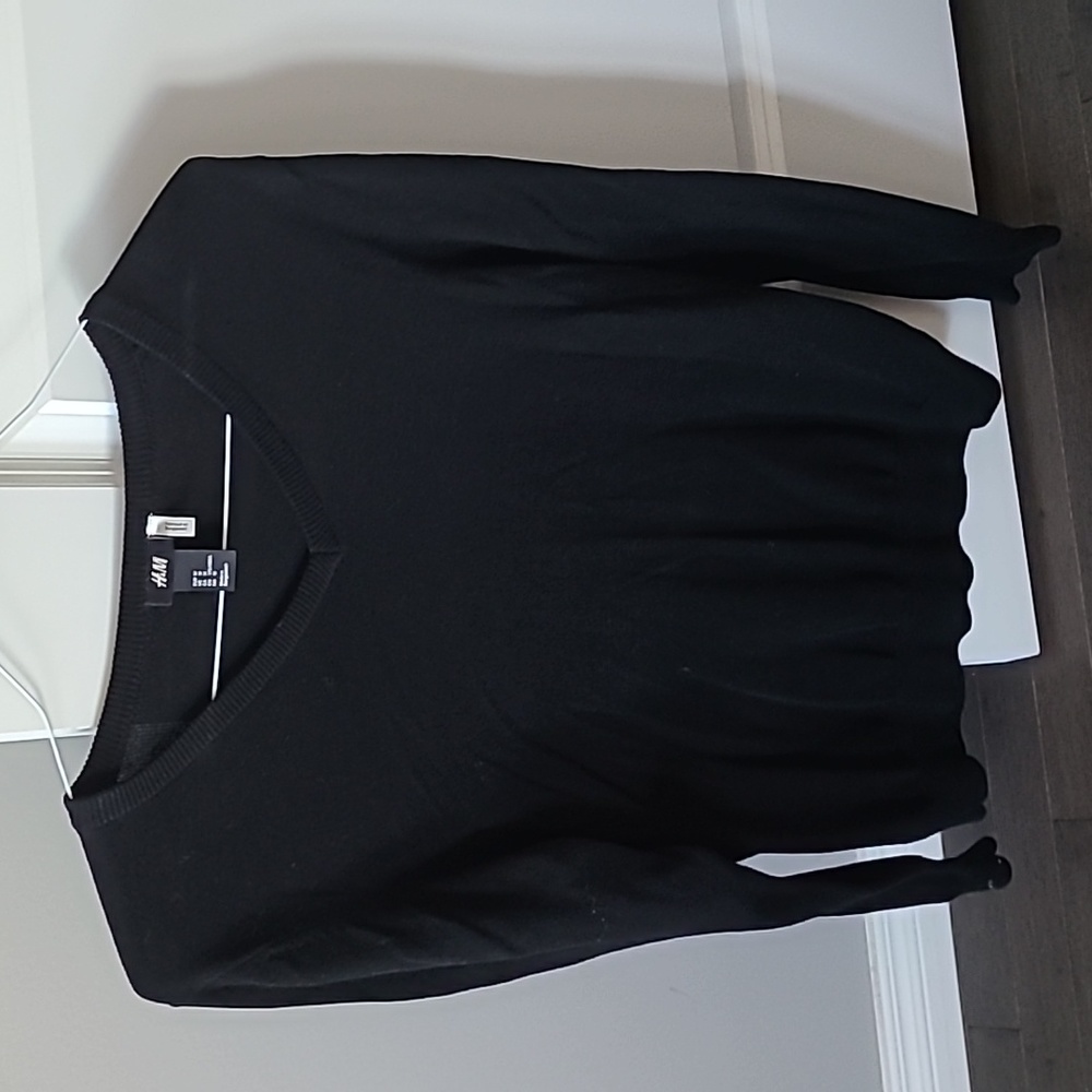 Mens H&M v-neck sweater size m